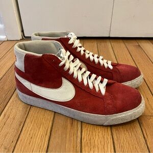 Nike Blazer High Suede Varsity Red Trainers Mens Size 9 (864349-611) Pre-Owned